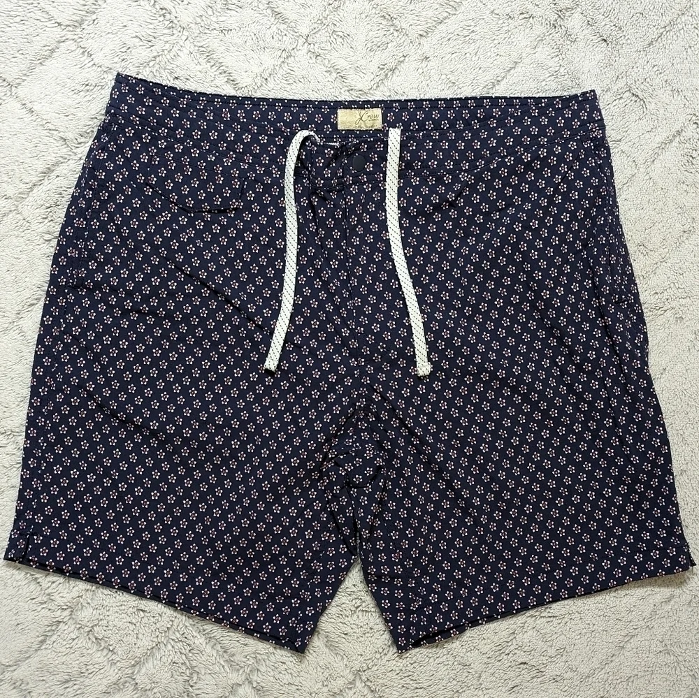 J. Crew Pool Shorts Mens 38 Navy Blue Floral Eco Mesh Lining Zip Back Pocket